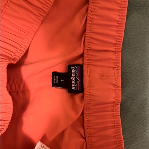 Patagonia 2” inseam baggies. Size small. - Picture 4 of 5
